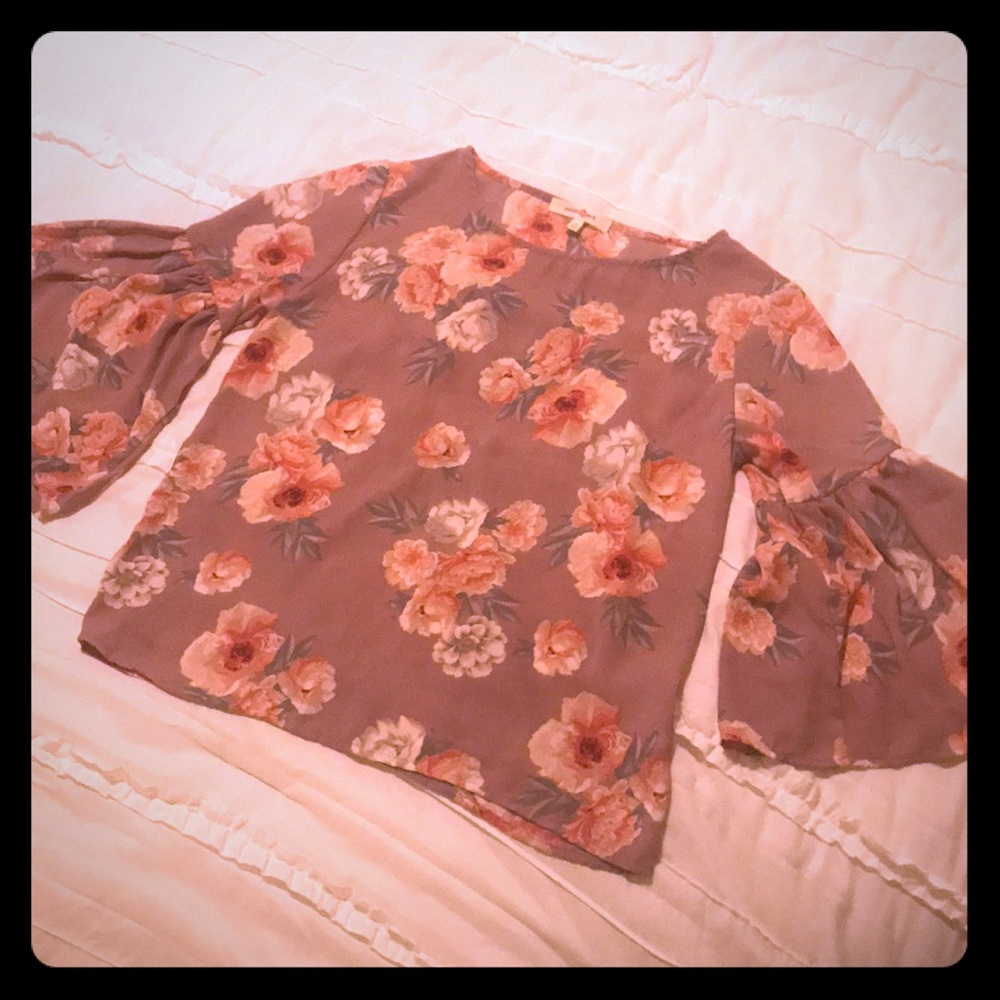 Bell sleeve floral top